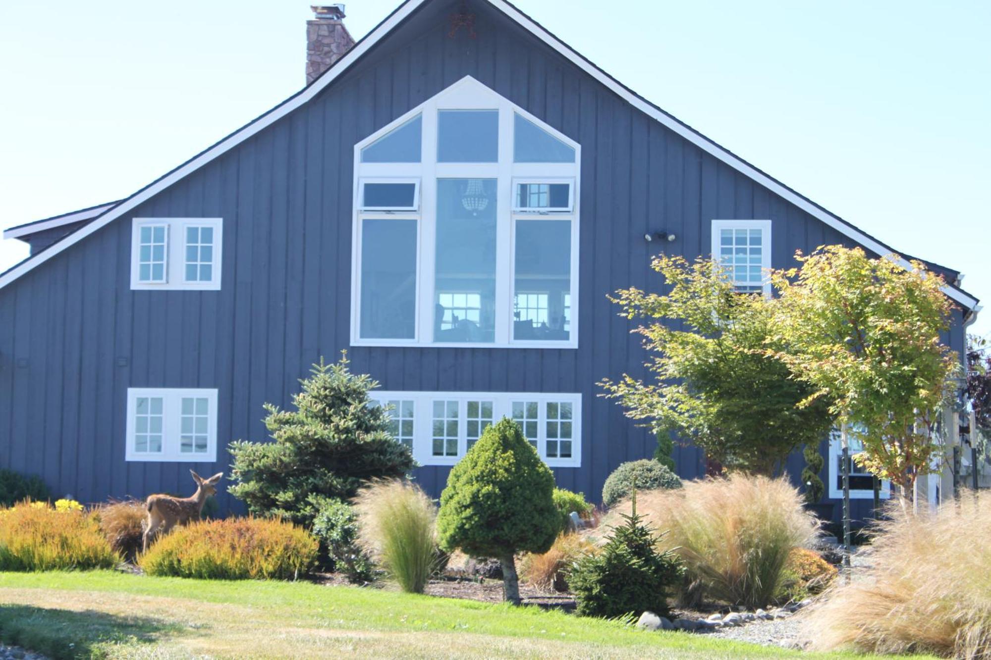 Dungeness Barn House Bed And Breakfast At Two Crows Farm Sequim Exteriör bild
