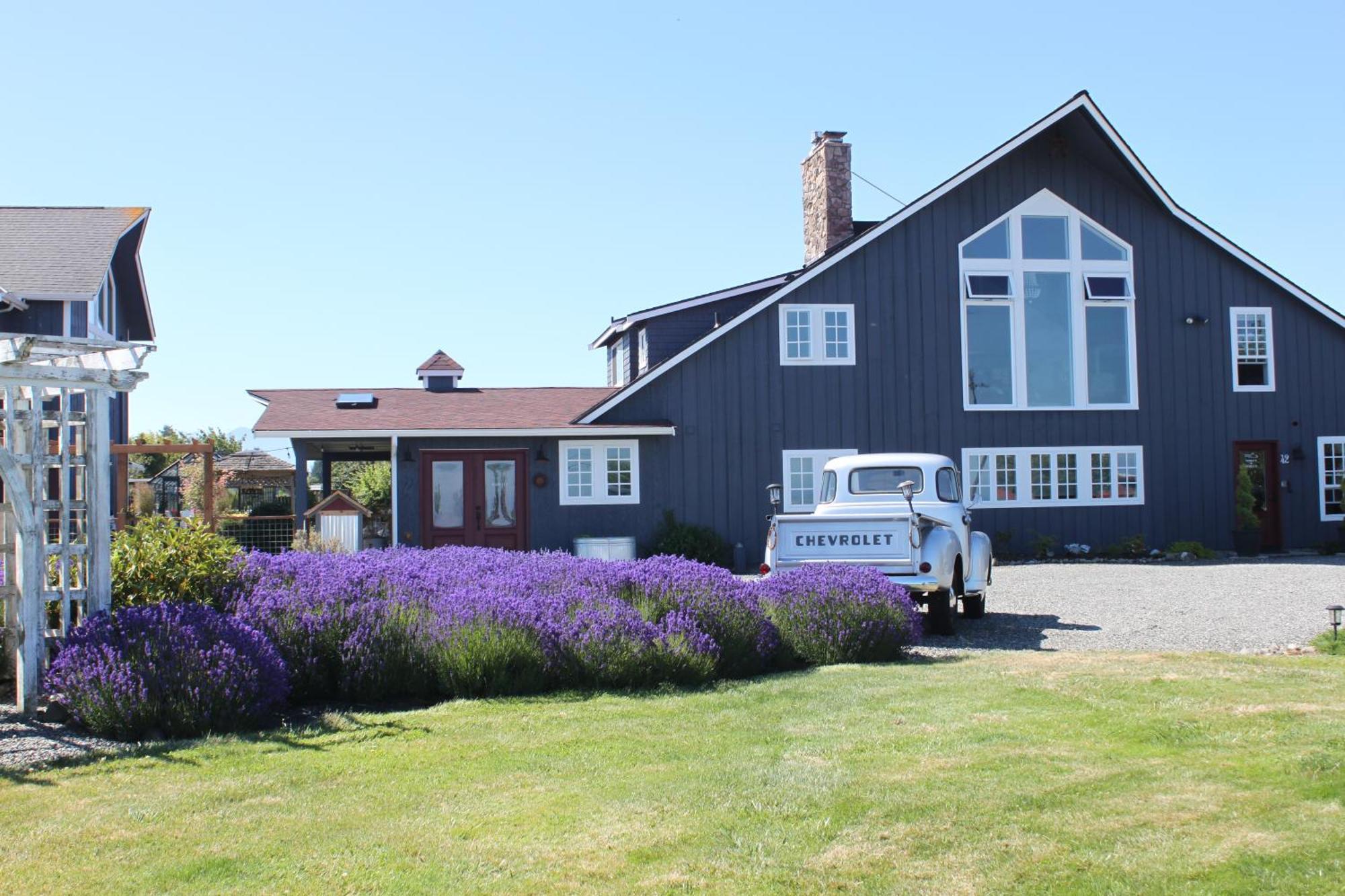 Dungeness Barn House Bed And Breakfast At Two Crows Farm Sequim Exteriör bild