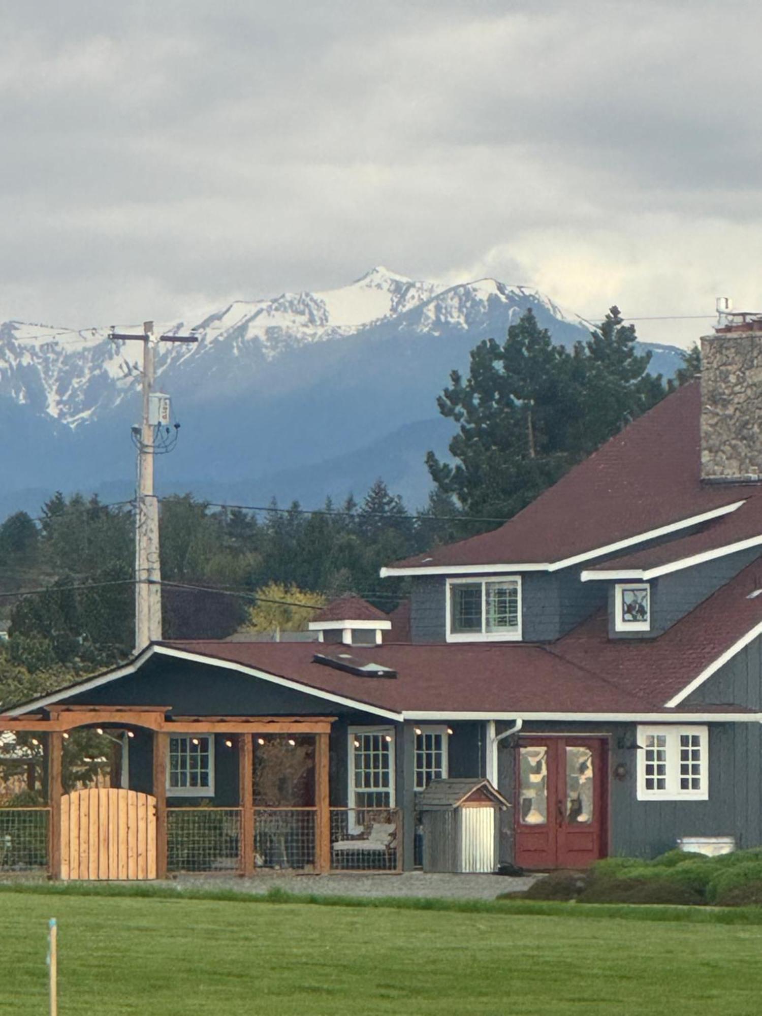 Dungeness Barn House Bed And Breakfast At Two Crows Farm Sequim Exteriör bild