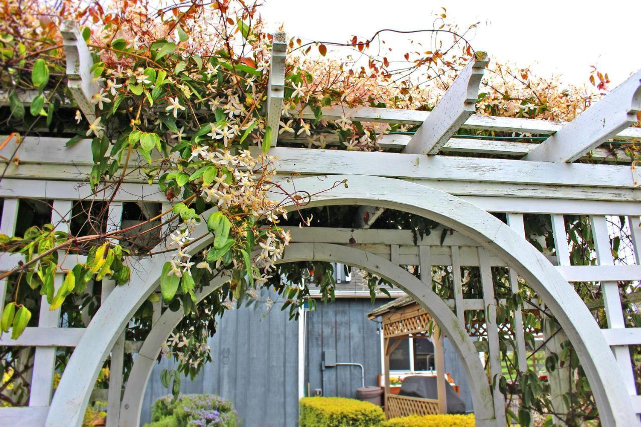 Dungeness Barn House Bed And Breakfast At Two Crows Farm Sequim Exteriör bild